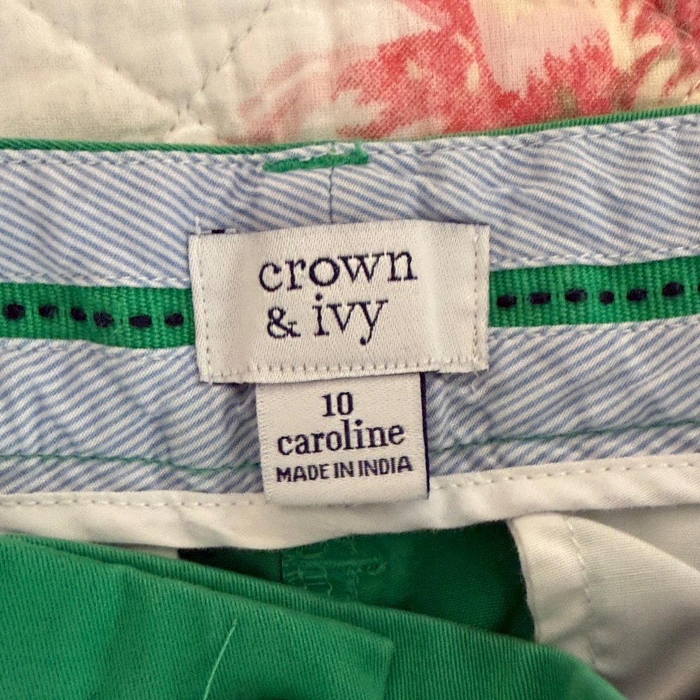 Crown & Ivy Vibrant Green Women's Bermudas - Picture 2 of 2